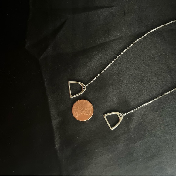 Equestrian sturip lasso necklace Very unique in box silver finish Box kept - Picture 3 of 7